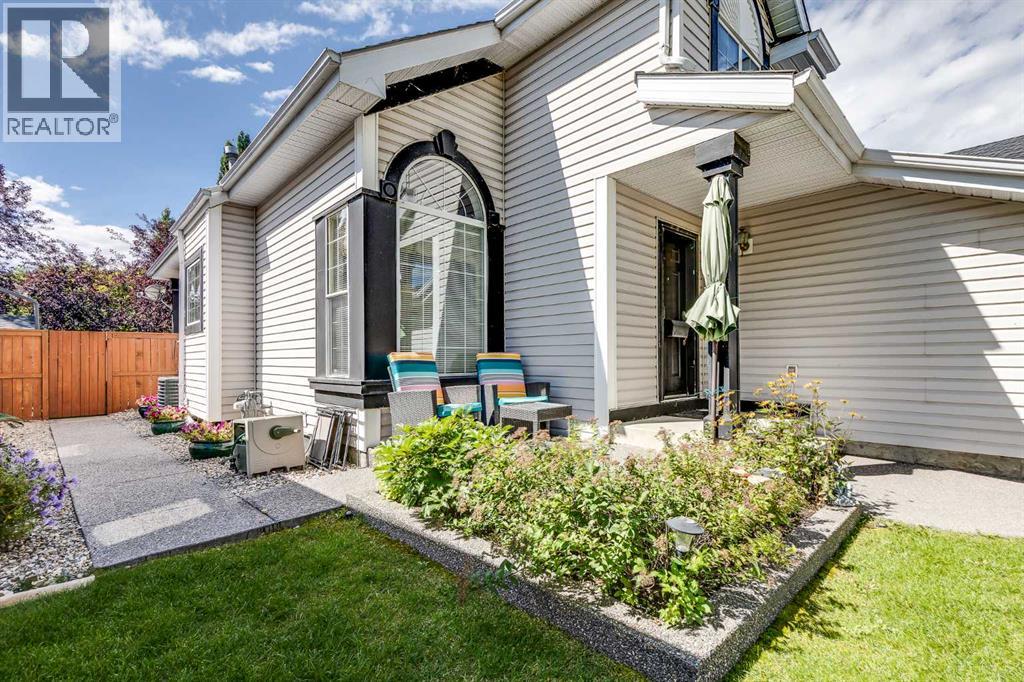 Single Family House 4 Level for Sale in  Douglas Park Boulevard SE Douglasdale/Glen Calgary 