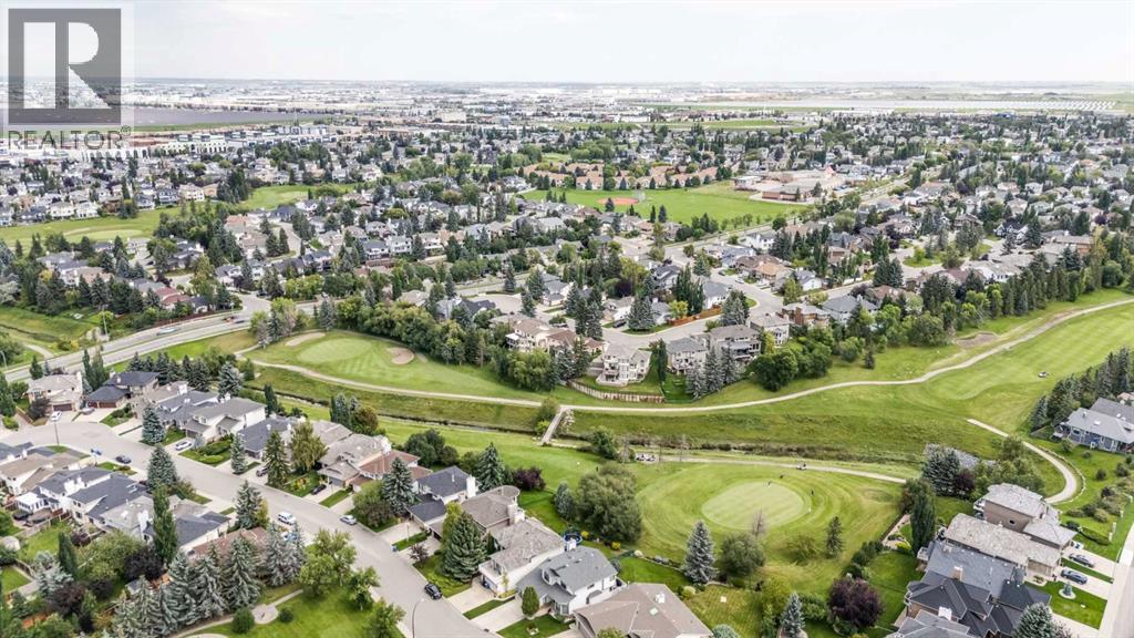 Single Family House 4 Level for Sale in  Douglas Park Boulevard SE Douglasdale/Glen Calgary 