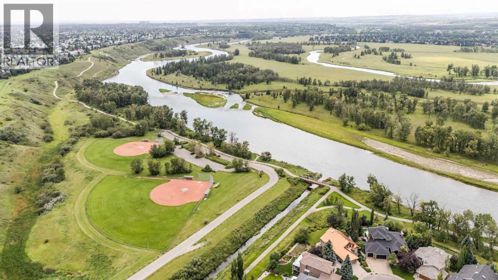 Single Family House 4 Level for Sale in  Douglas Park Boulevard SE Douglasdale/Glen Calgary 