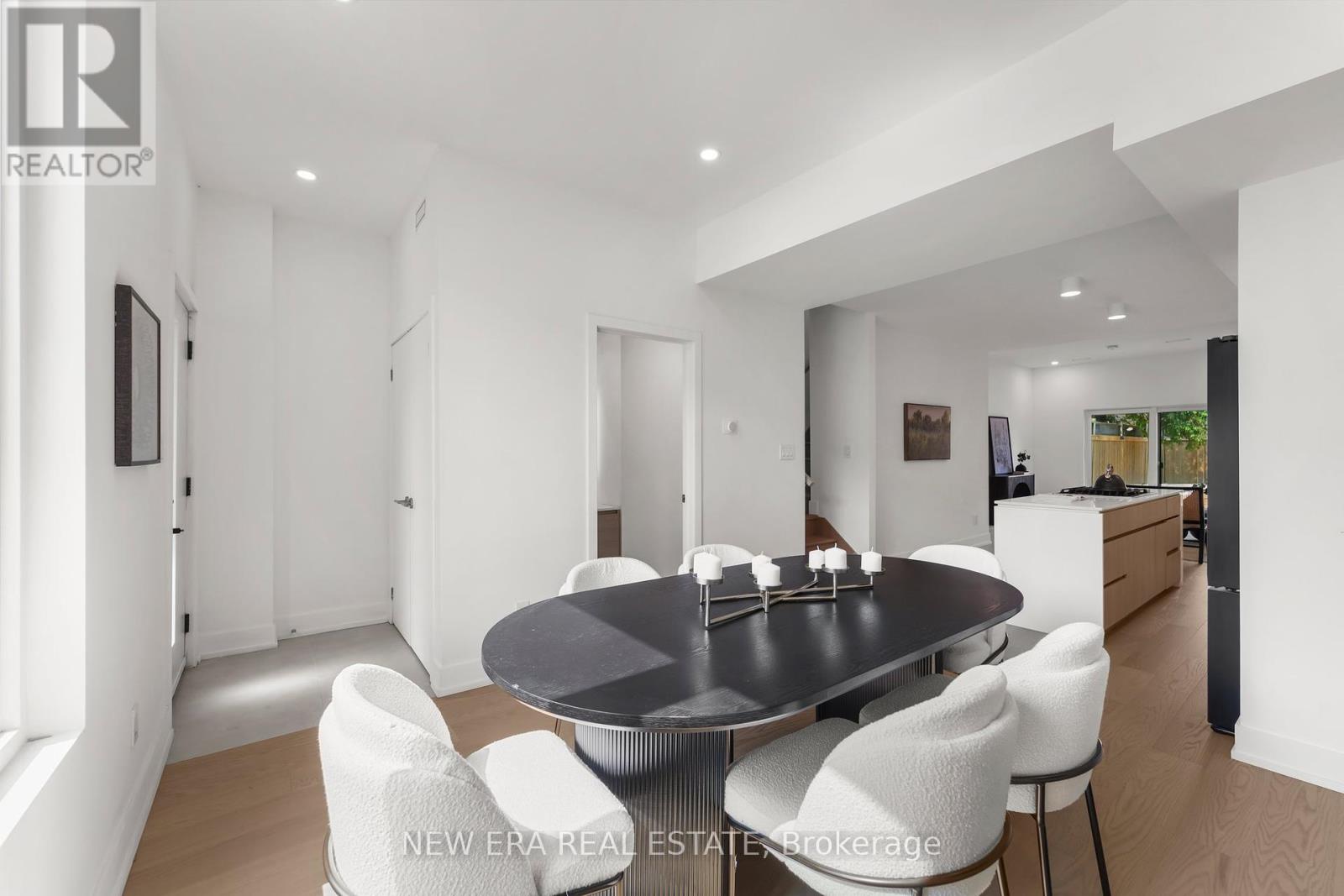 Photo 10 of 113 Bellwoods Avenue, Toronto ON