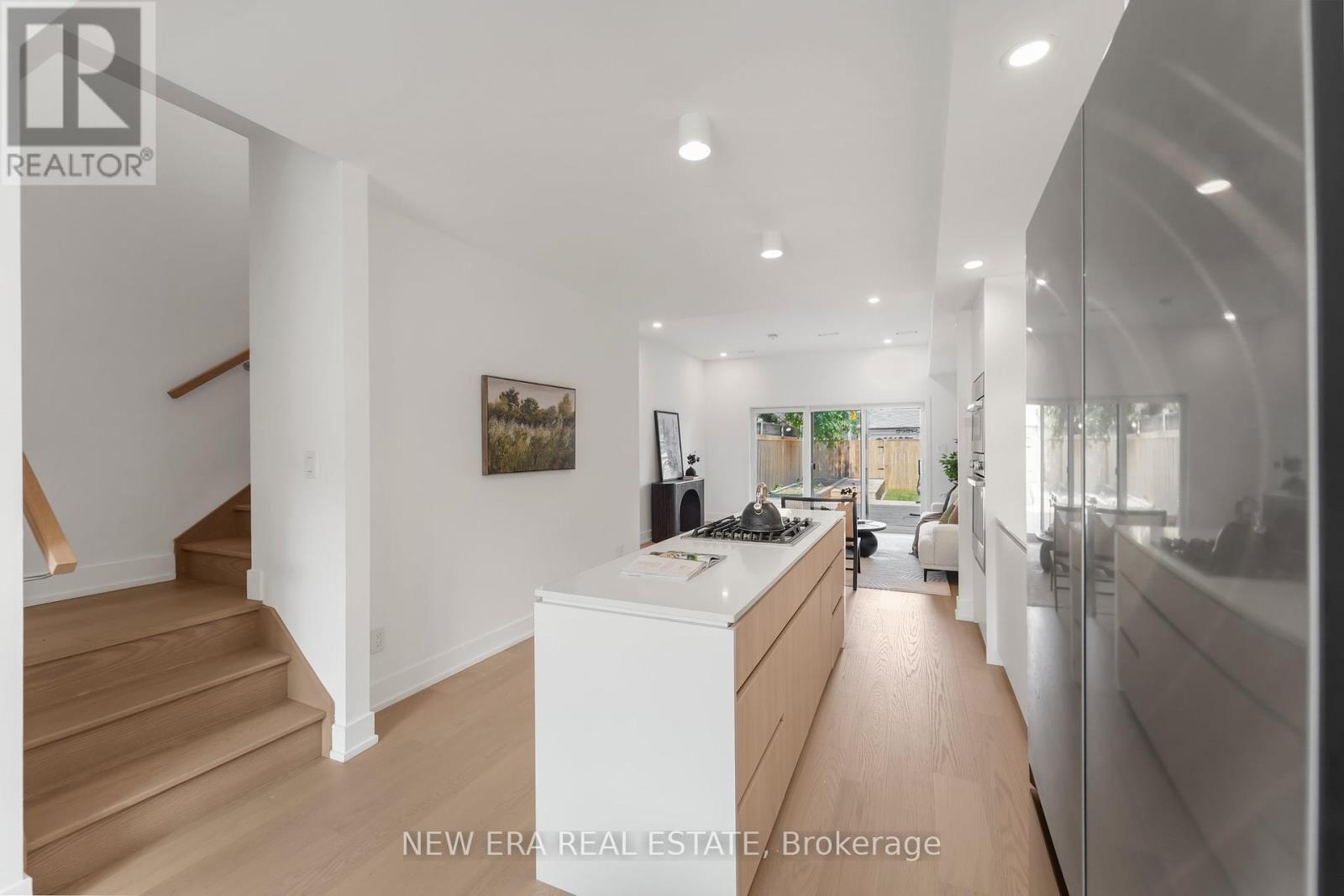 Photo 12 of 113 Bellwoods Avenue, Toronto ON