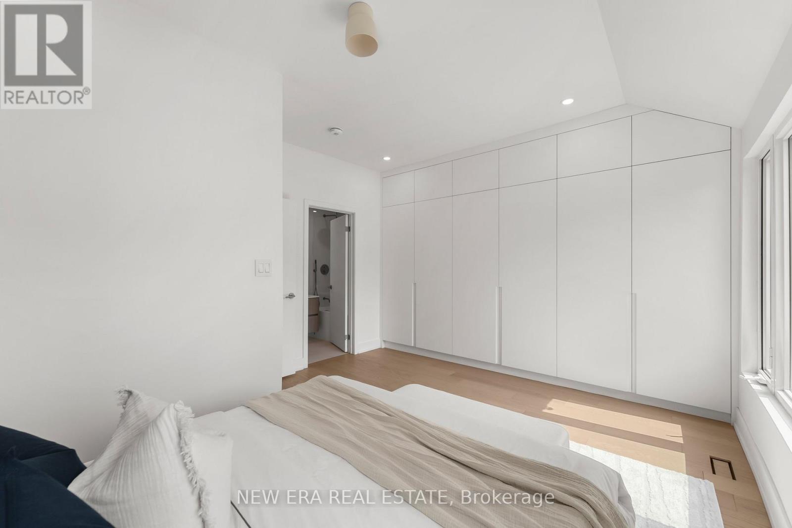 Photo 19 of 113 Bellwoods Avenue, Toronto ON