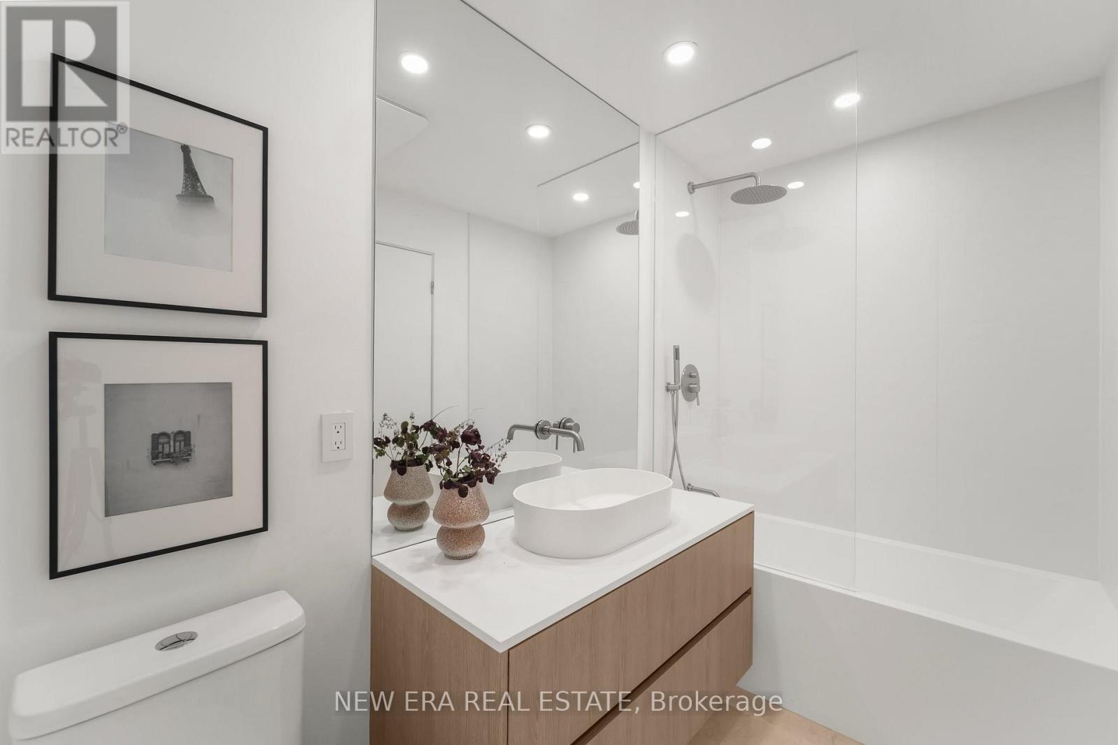 Photo 24 of 113 Bellwoods Avenue, Toronto ON