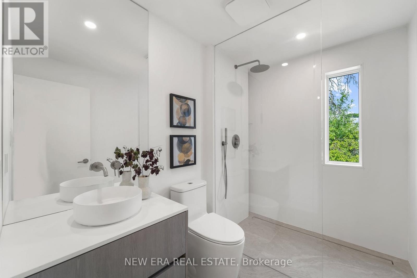 Photo 25 of 113 Bellwoods Avenue, Toronto ON