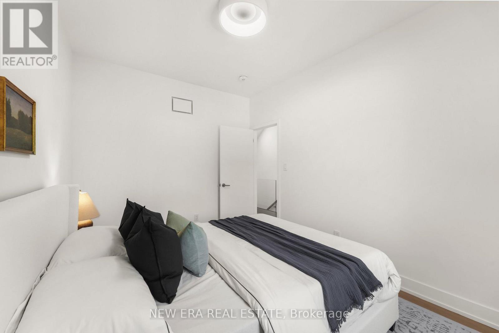 Photo 23 of 113 Bellwoods Avenue, Toronto ON