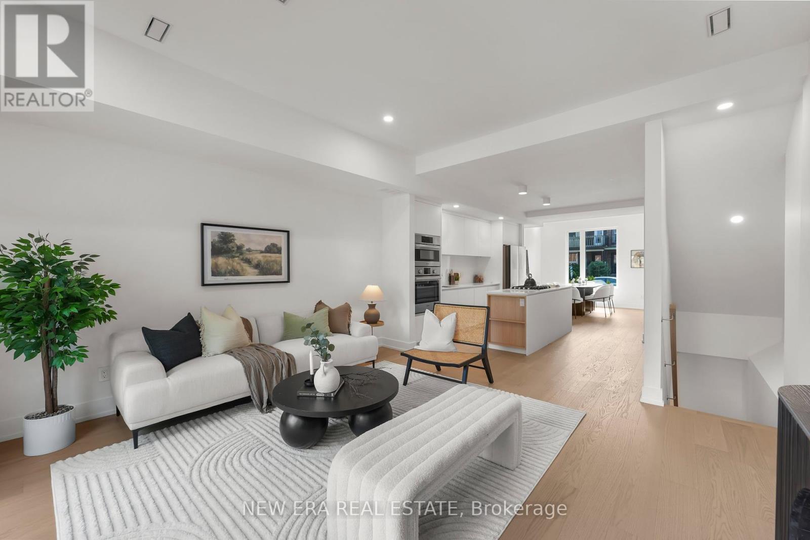 Photo 3 of 113 Bellwoods Avenue, Toronto ON