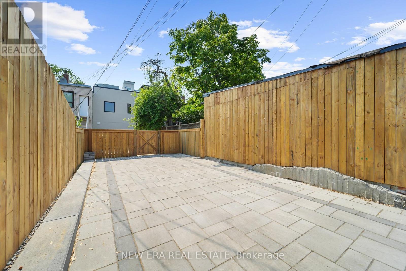 Photo 34 of 113 Bellwoods Avenue, Toronto ON