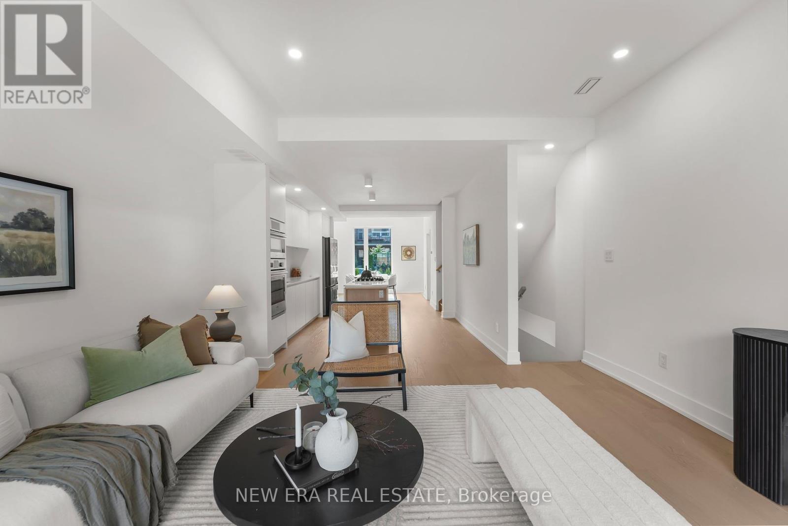 Photo 5 of 113 Bellwoods Avenue, Toronto ON