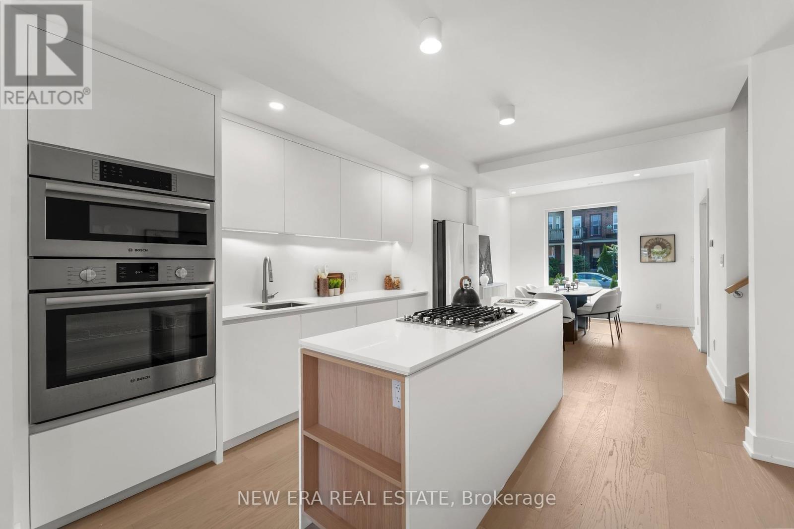 Photo 7 of 113 Bellwoods Avenue, Toronto ON