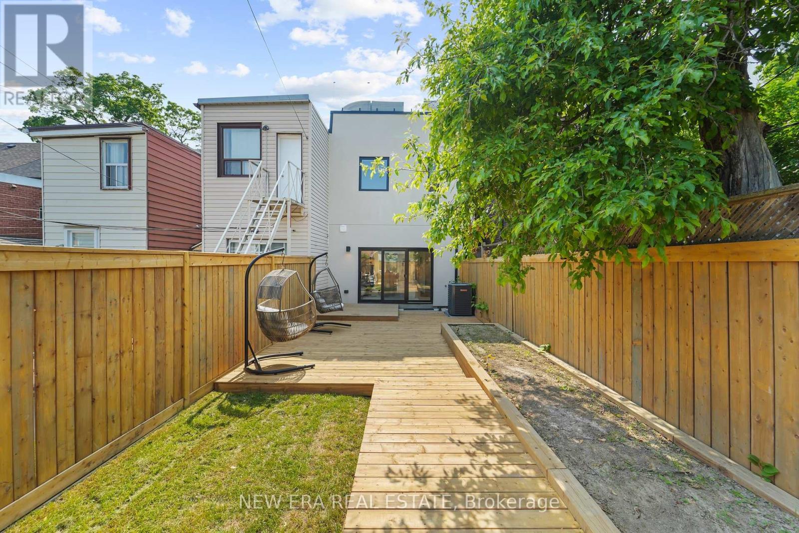 Photo 35 of 113 Bellwoods Avenue, Toronto ON