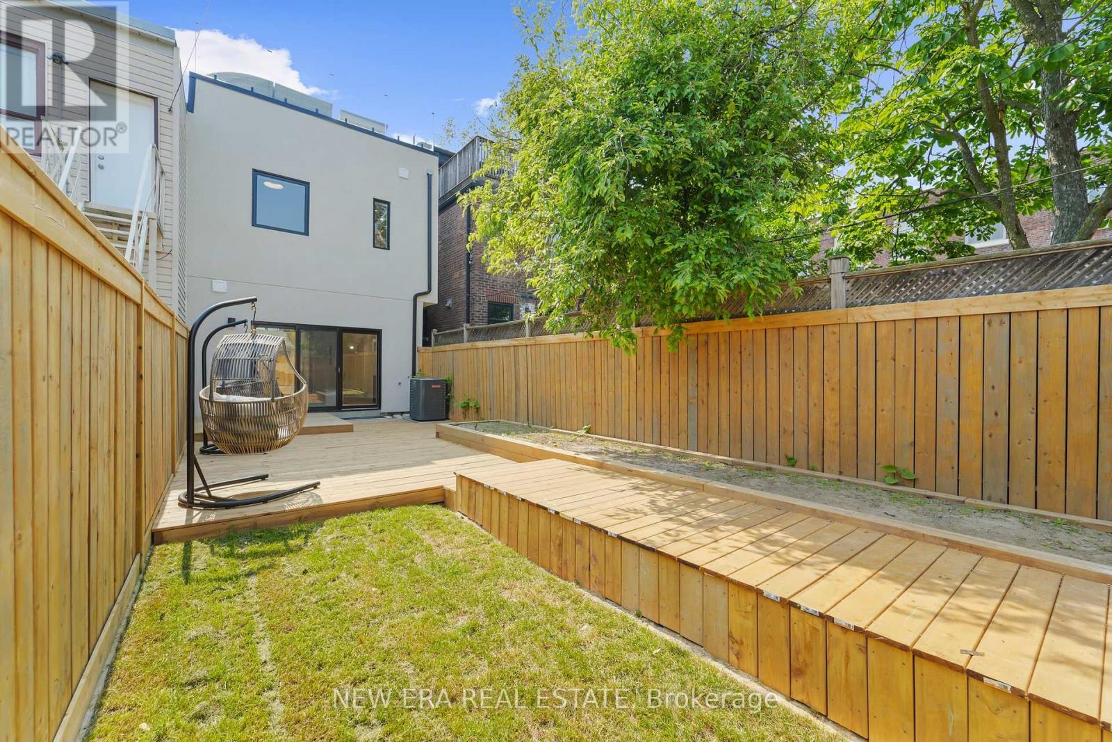Photo 33 of 113 Bellwoods Avenue, Toronto ON