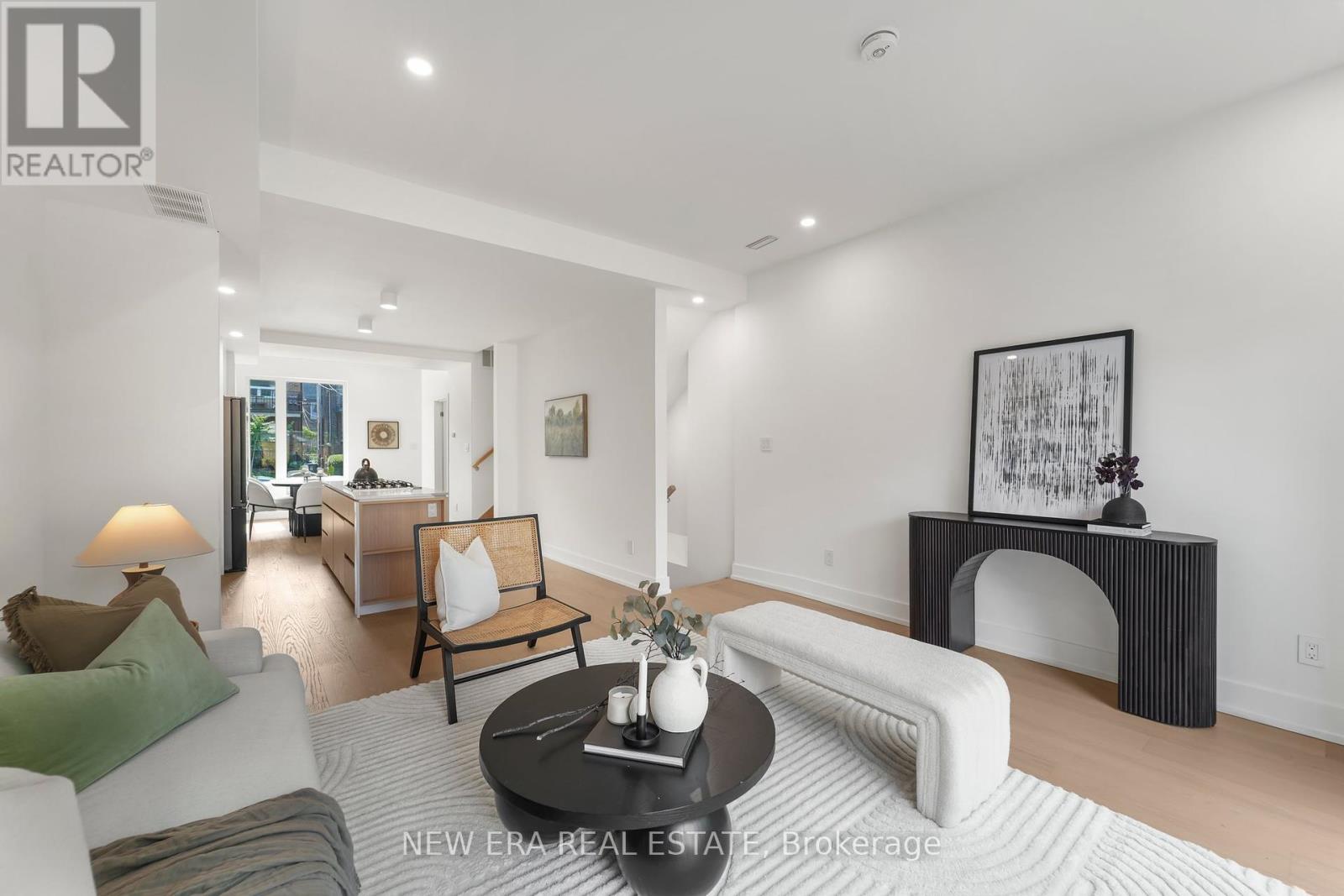 Photo 4 of 113 Bellwoods Avenue, Toronto ON