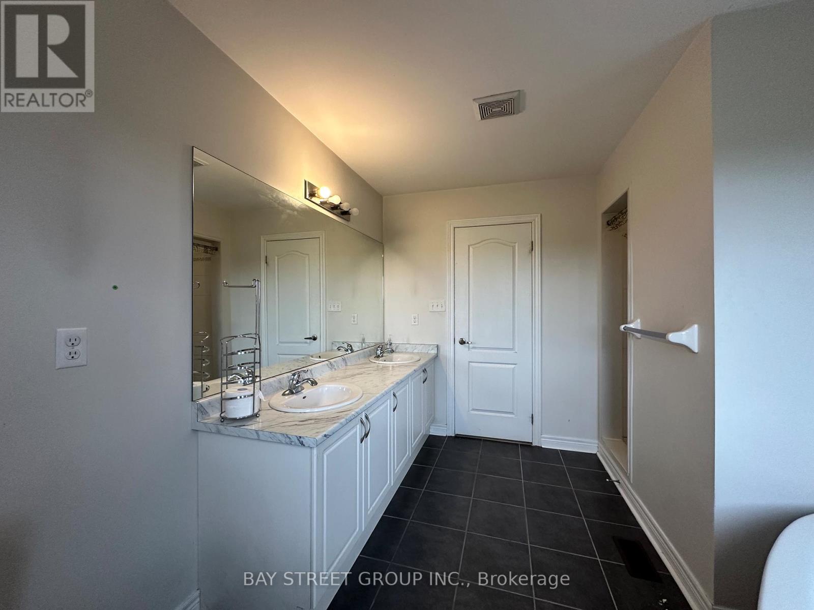 Photo 6 of 47 Colonel Lyall Street, St Catharines ON