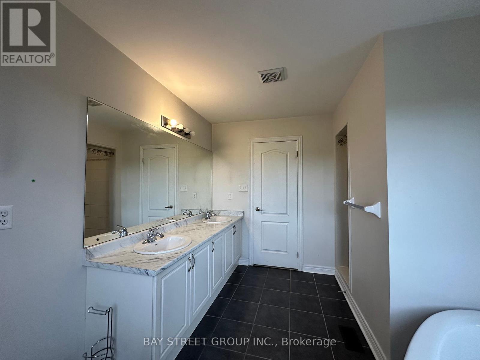 Photo 9 of 47 Colonel Lyall Street, St Catharines ON