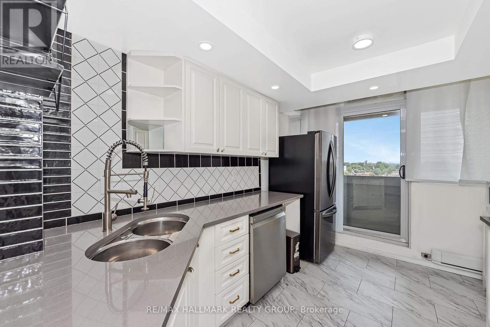 Photo 10 of 908 500 Laurier Avenue W, Ottawa ON