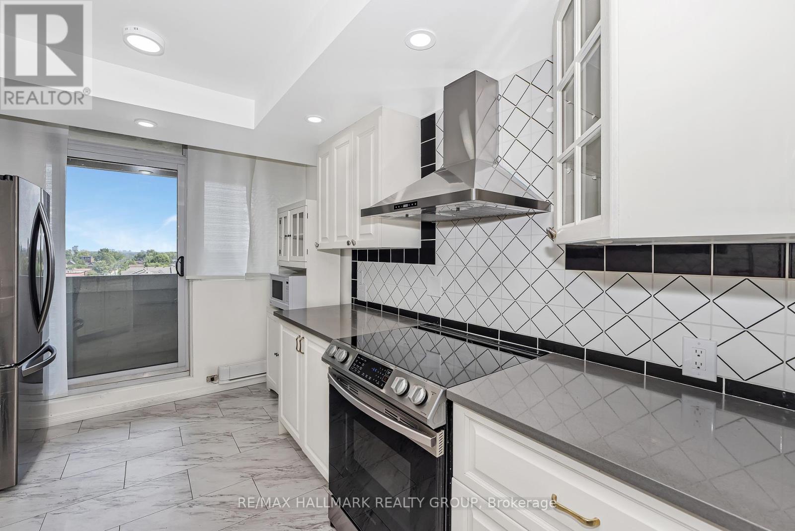 Photo 11 of 908 500 Laurier Avenue W, Ottawa ON