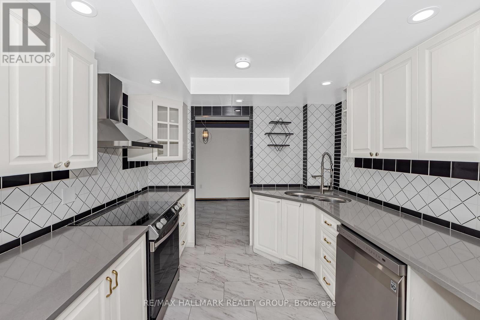 Photo 12 of 908 500 Laurier Avenue W, Ottawa ON