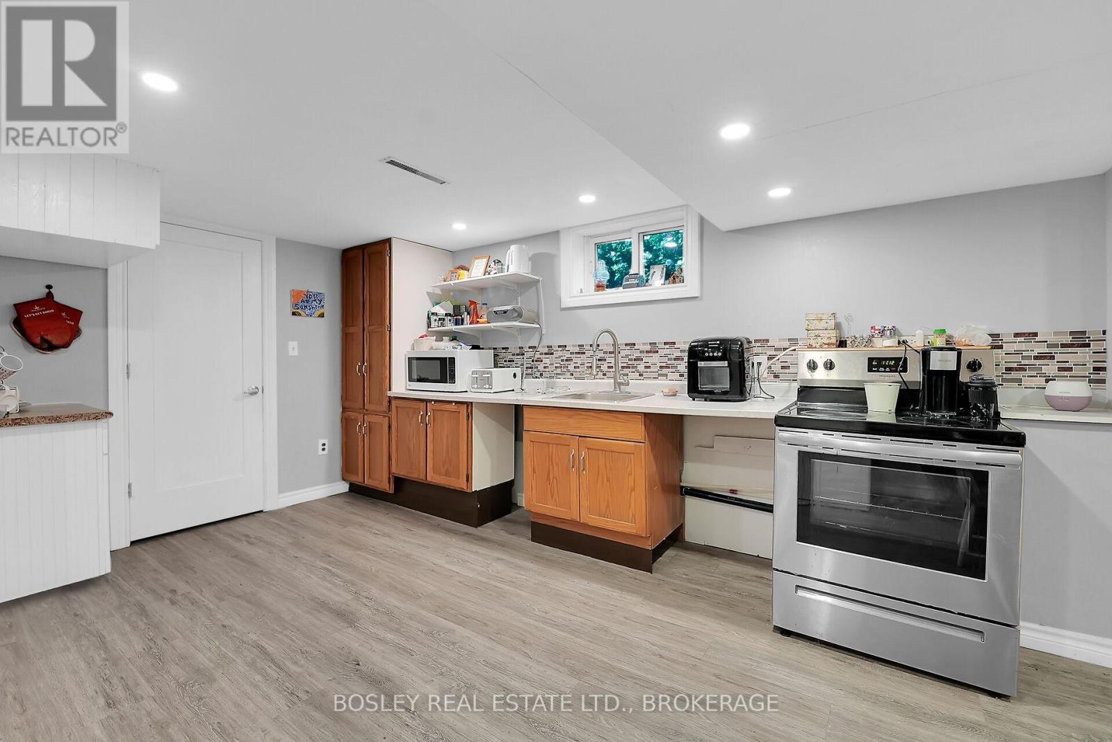 Photo 5 of 6616 Riall Street, Niagara Falls ON