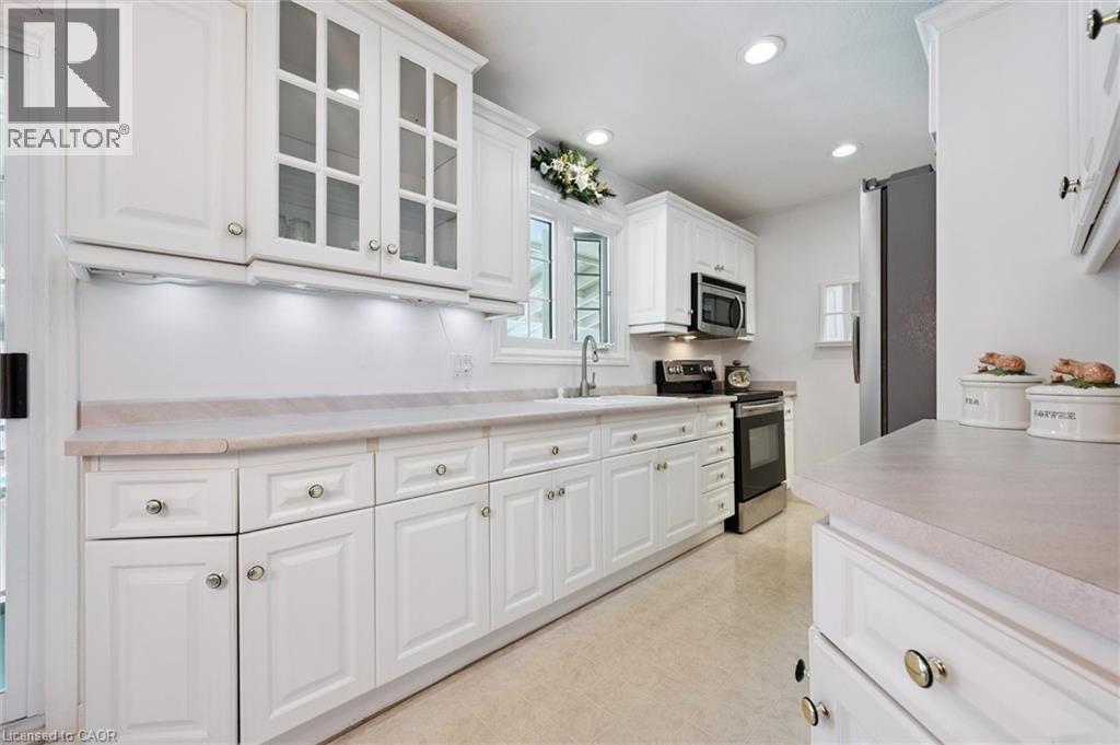 Photo 14 of 61 Traynor Avenue, Kitchener ON