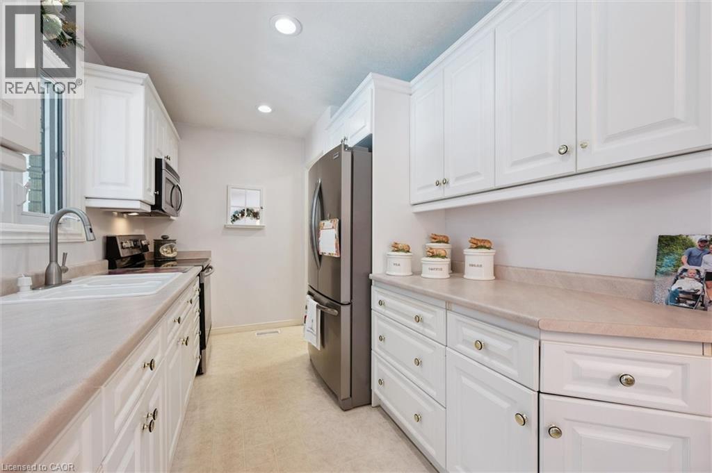 Photo 15 of 61 Traynor Avenue, Kitchener ON