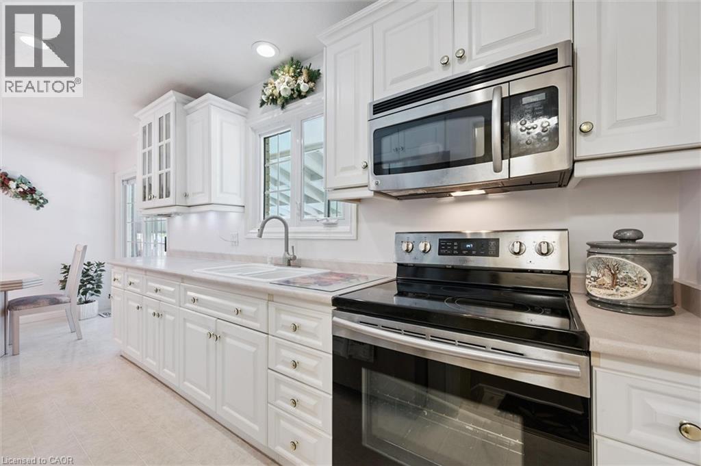 Photo 16 of 61 Traynor Avenue, Kitchener ON