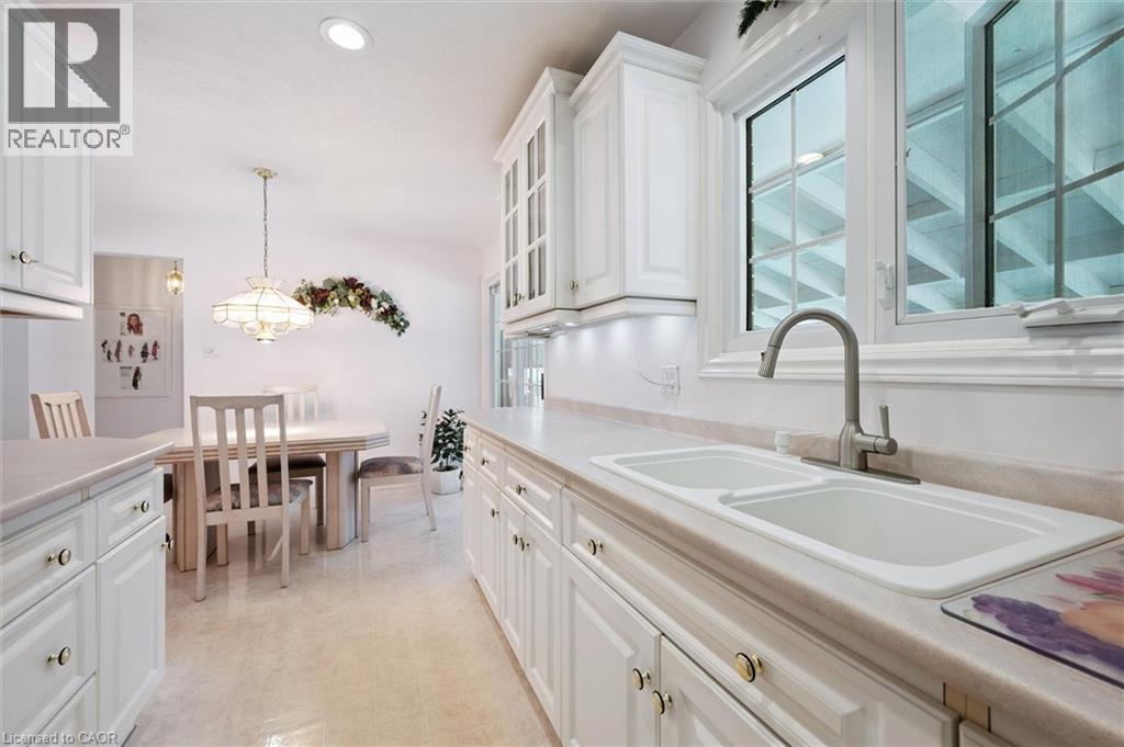 Photo 17 of 61 Traynor Avenue, Kitchener ON