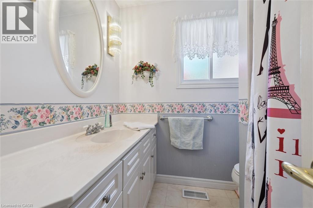 Photo 22 of 61 Traynor Avenue, Kitchener ON