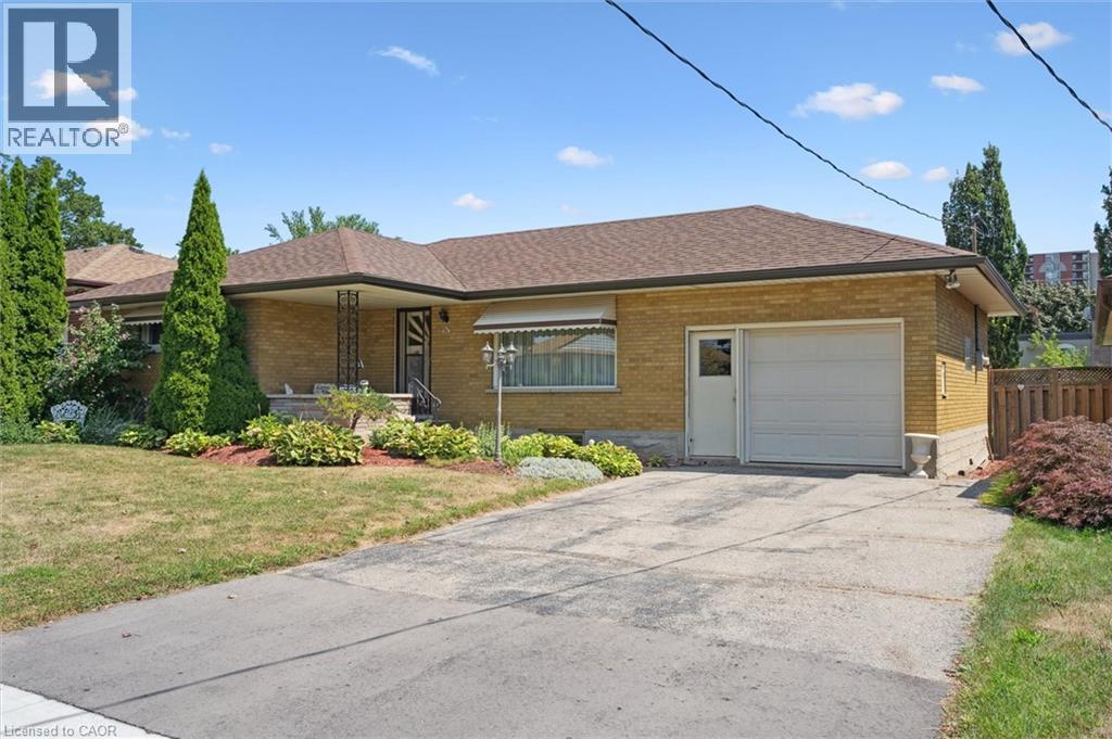 Photo 3 of 61 Traynor Avenue, Kitchener ON