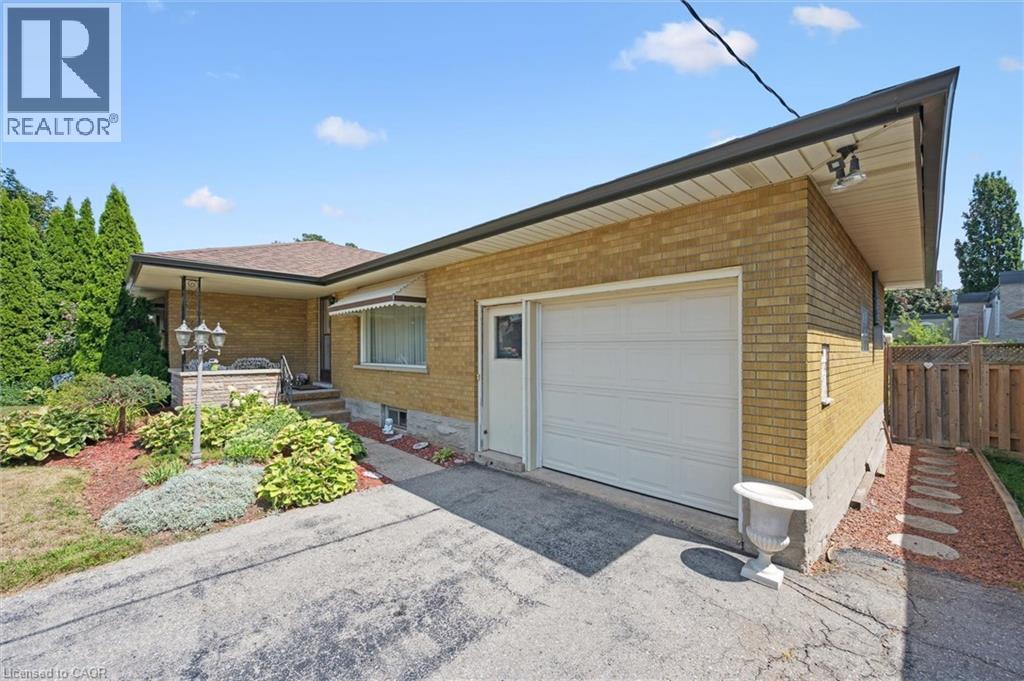 Photo 4 of 61 Traynor Avenue, Kitchener ON