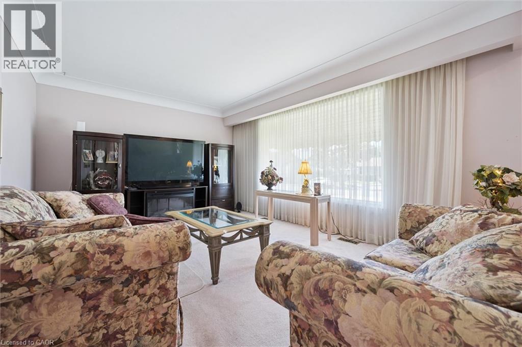 Photo 8 of 61 Traynor Avenue, Kitchener ON