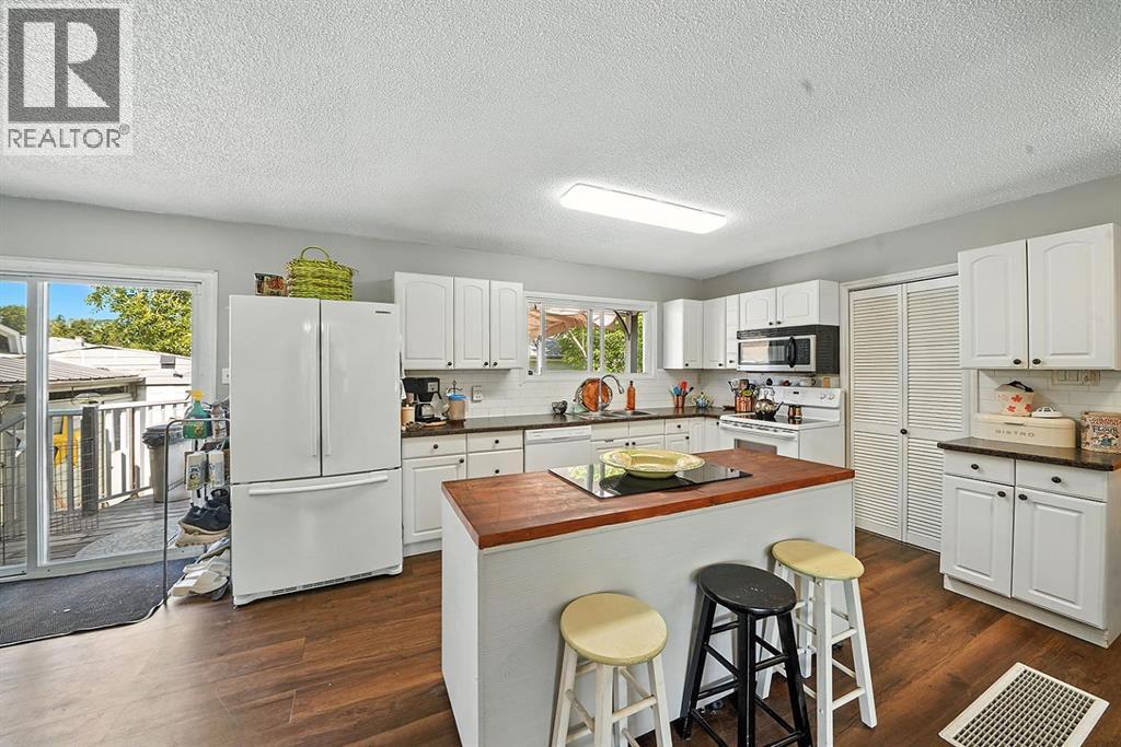 Photo 12 of 5822 59 A Street, Red Deer AB