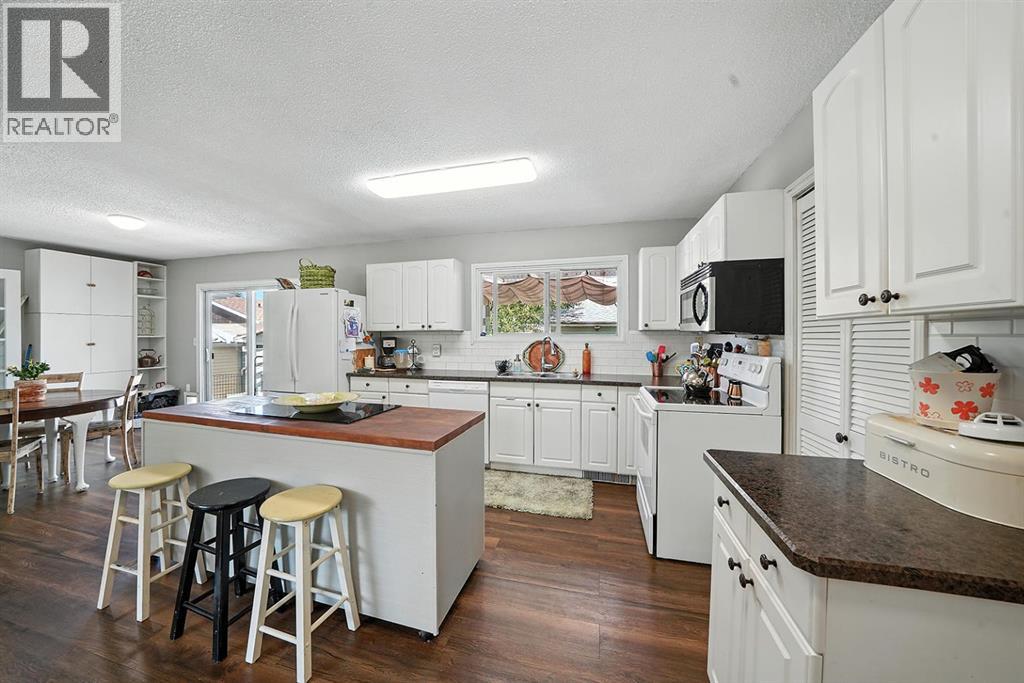Photo 10 of 5822 59 A Street, Red Deer AB