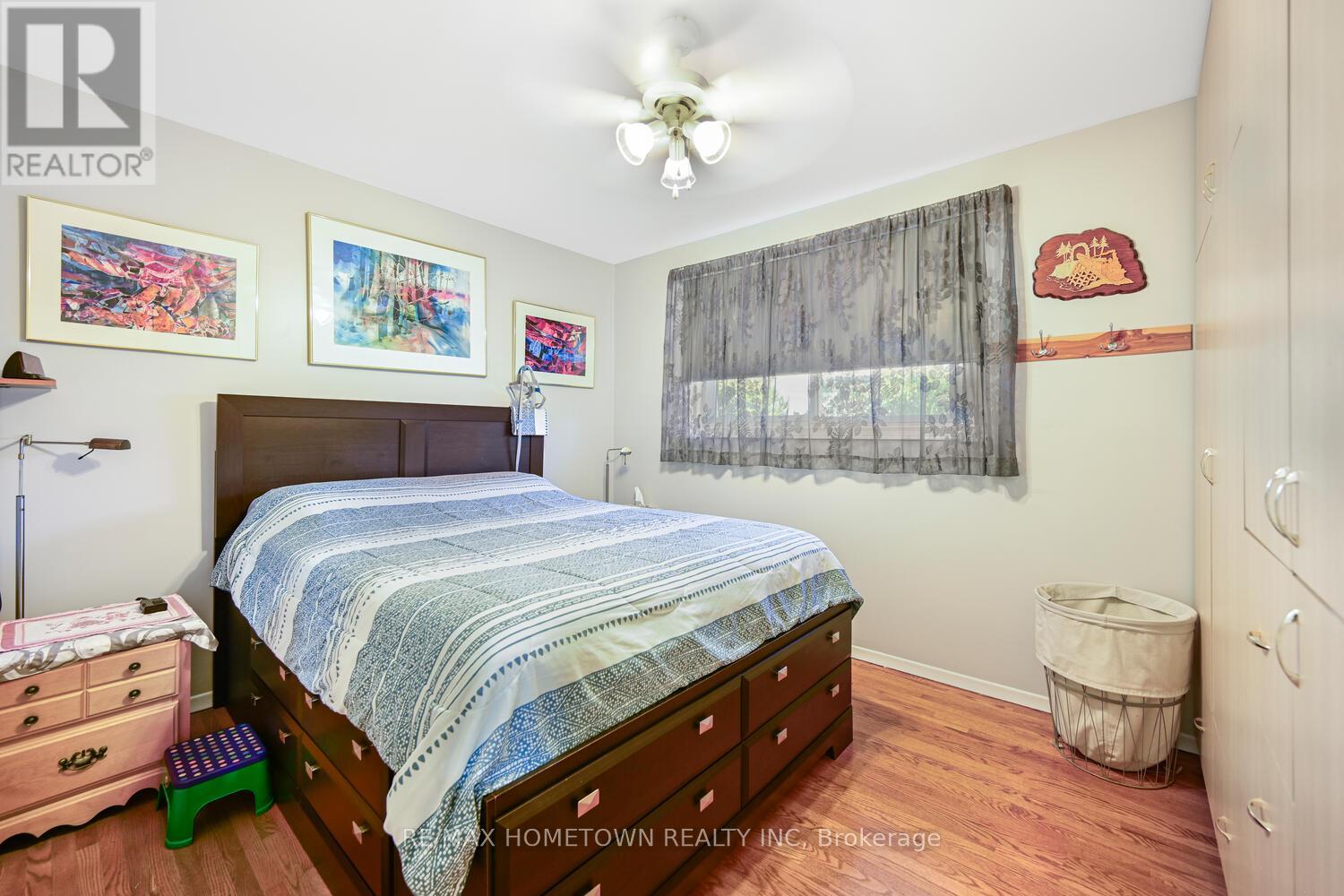 Photo 12 of 100 Windsor Drive, Brockville ON