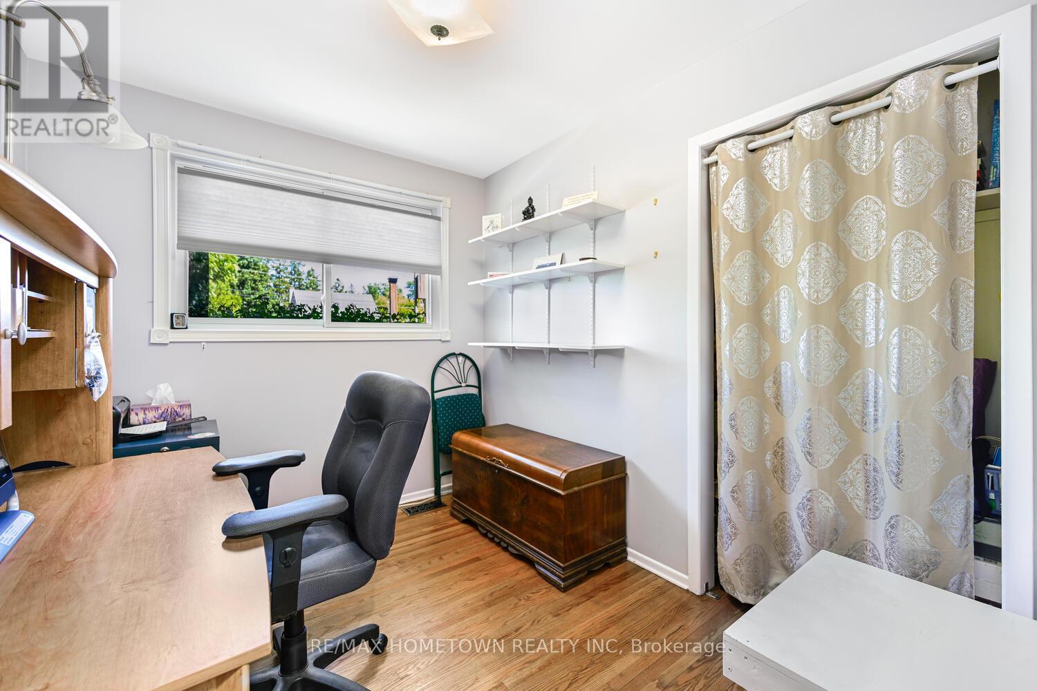 Photo 13 of 100 Windsor Drive, Brockville ON