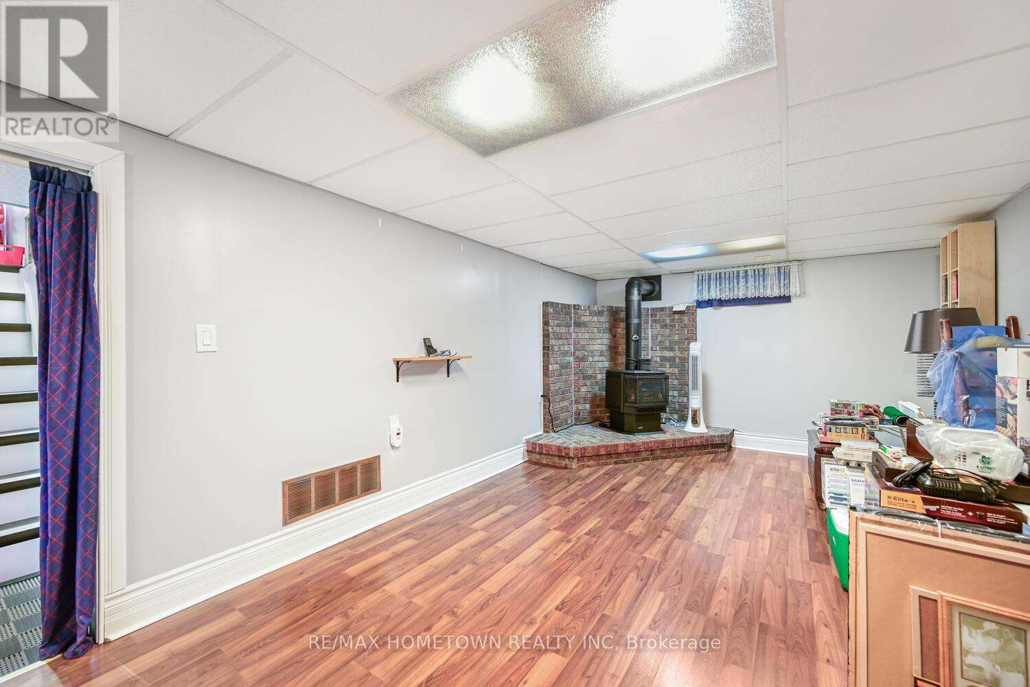 Photo 18 of 100 Windsor Drive, Brockville ON