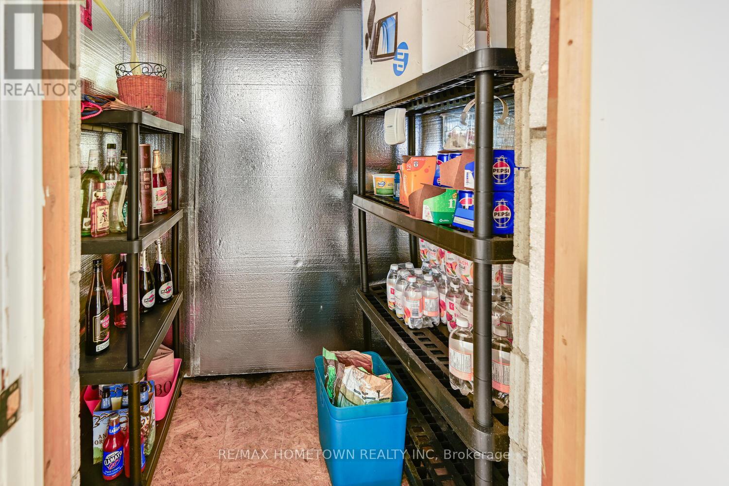 Photo 24 of 100 Windsor Drive, Brockville ON