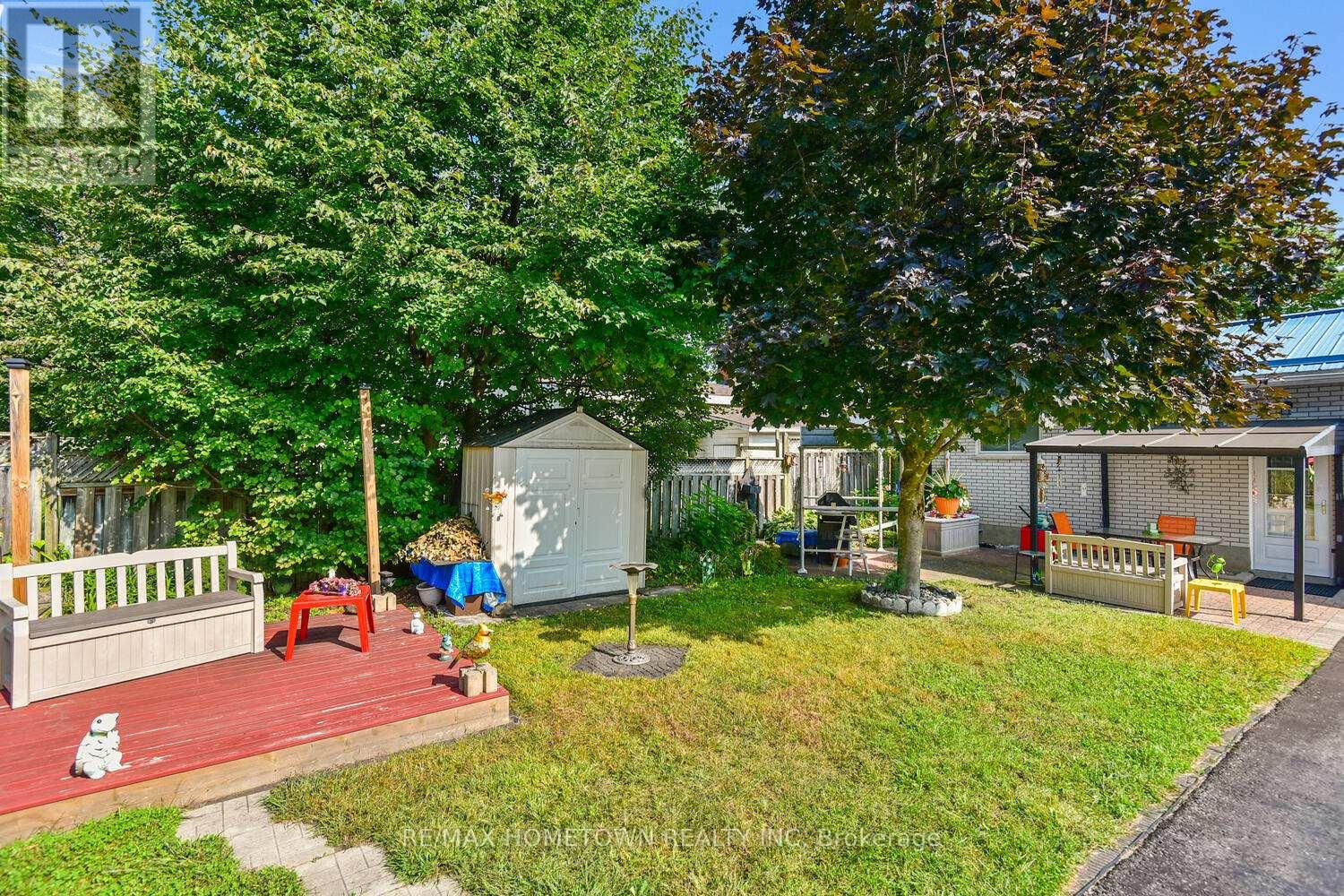 Photo 27 of 100 Windsor Drive, Brockville ON