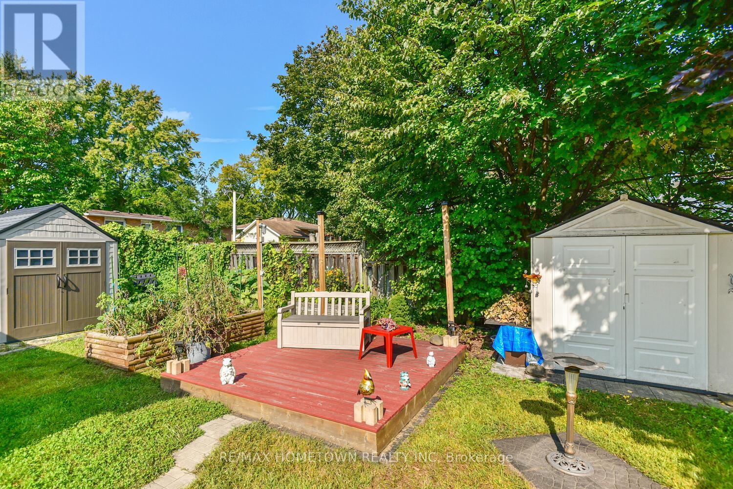 Photo 28 of 100 Windsor Drive, Brockville ON
