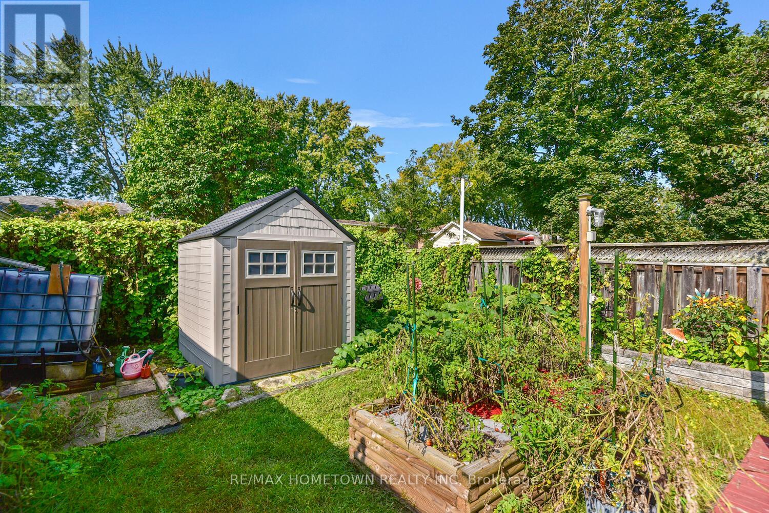 Photo 30 of 100 Windsor Drive, Brockville ON