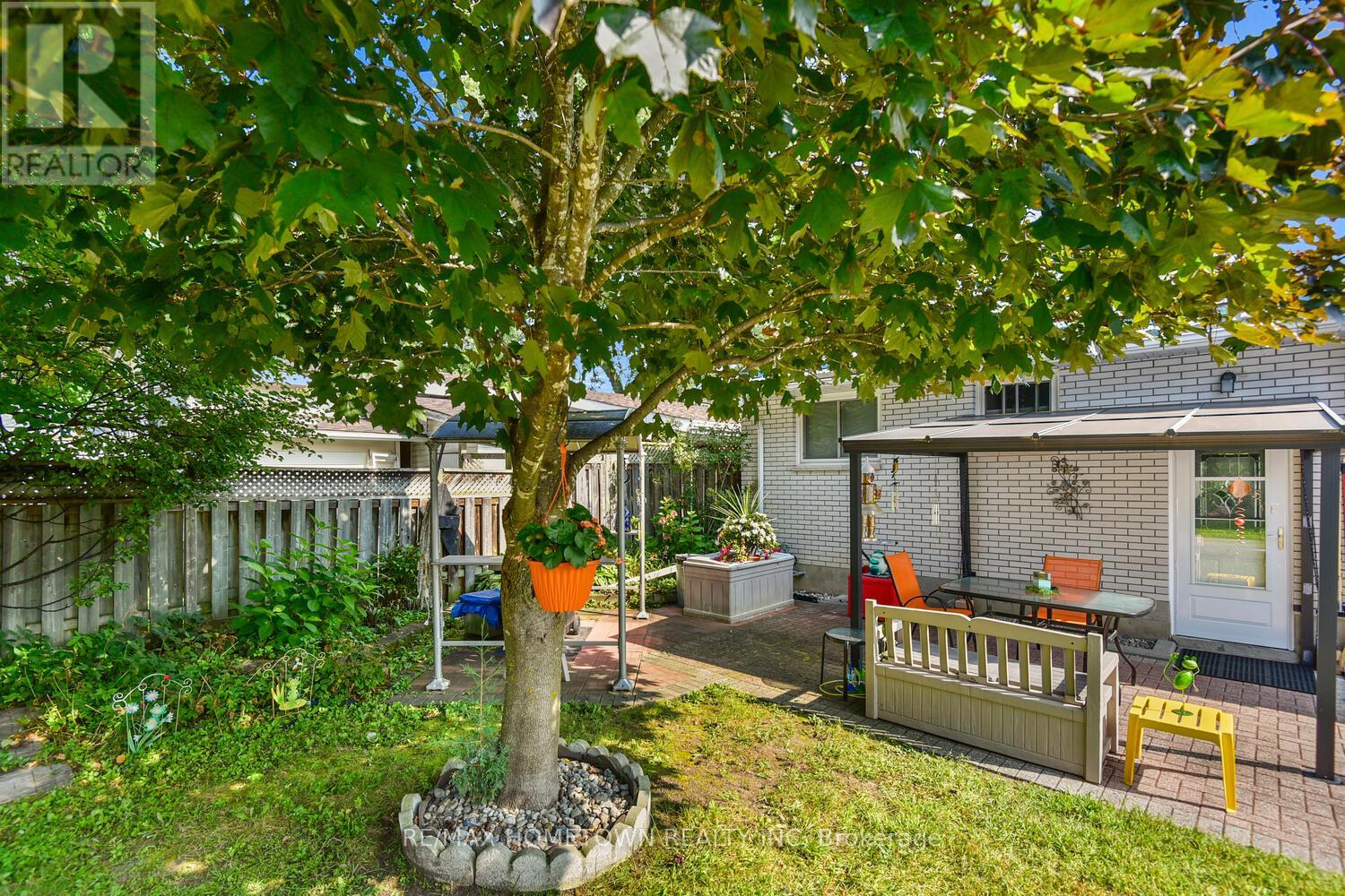 Photo 31 of 100 Windsor Drive, Brockville ON