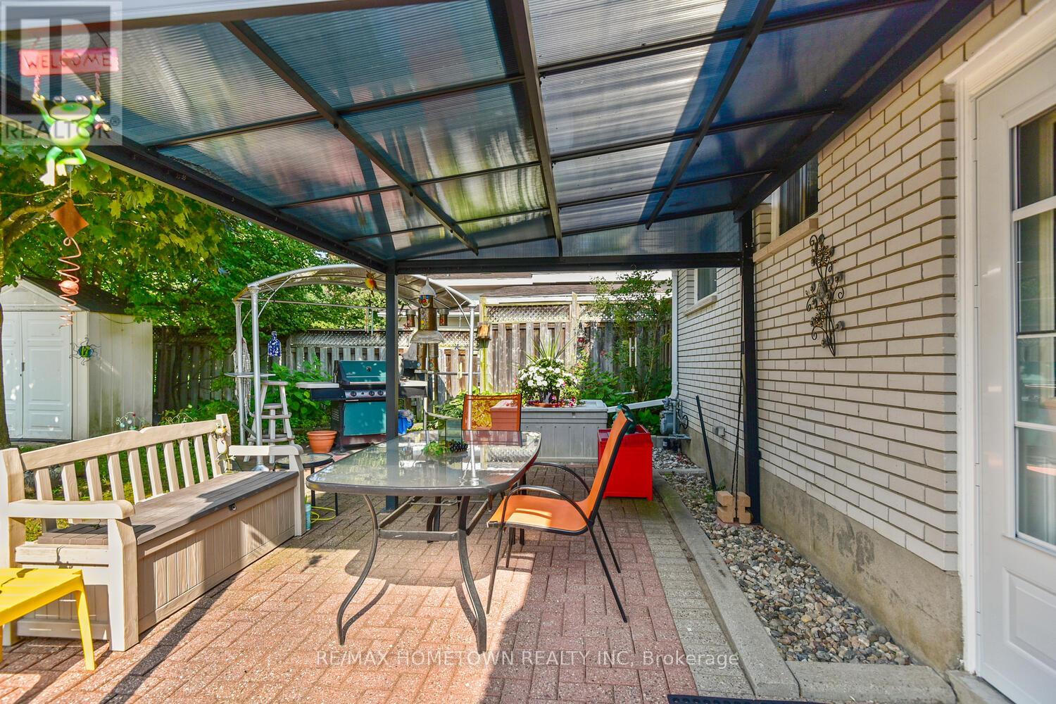 Photo 33 of 100 Windsor Drive, Brockville ON