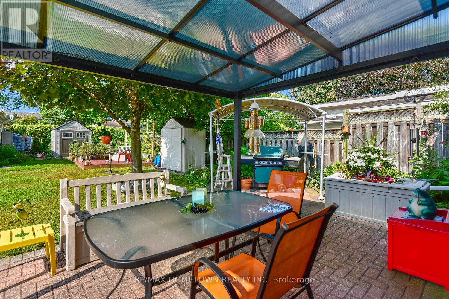 Photo 34 of 100 Windsor Drive, Brockville ON