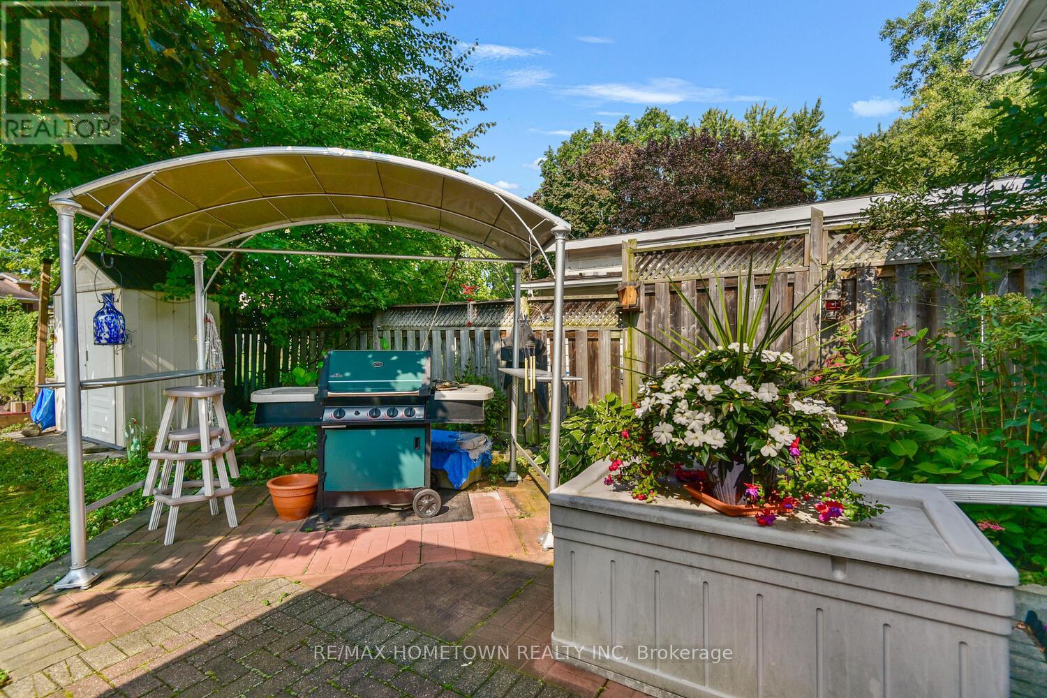 Photo 35 of 100 Windsor Drive, Brockville ON