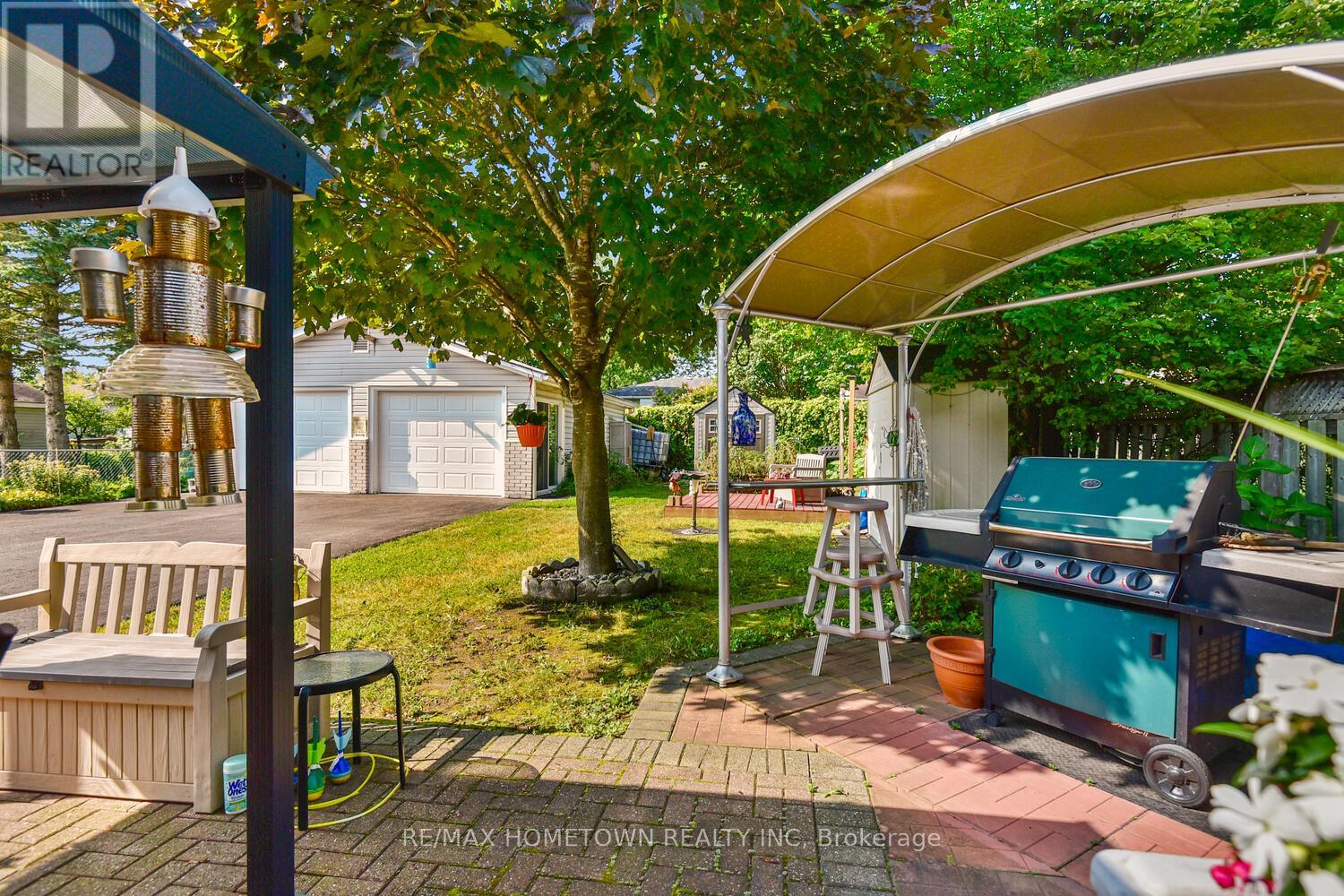 Photo 36 of 100 Windsor Drive, Brockville ON