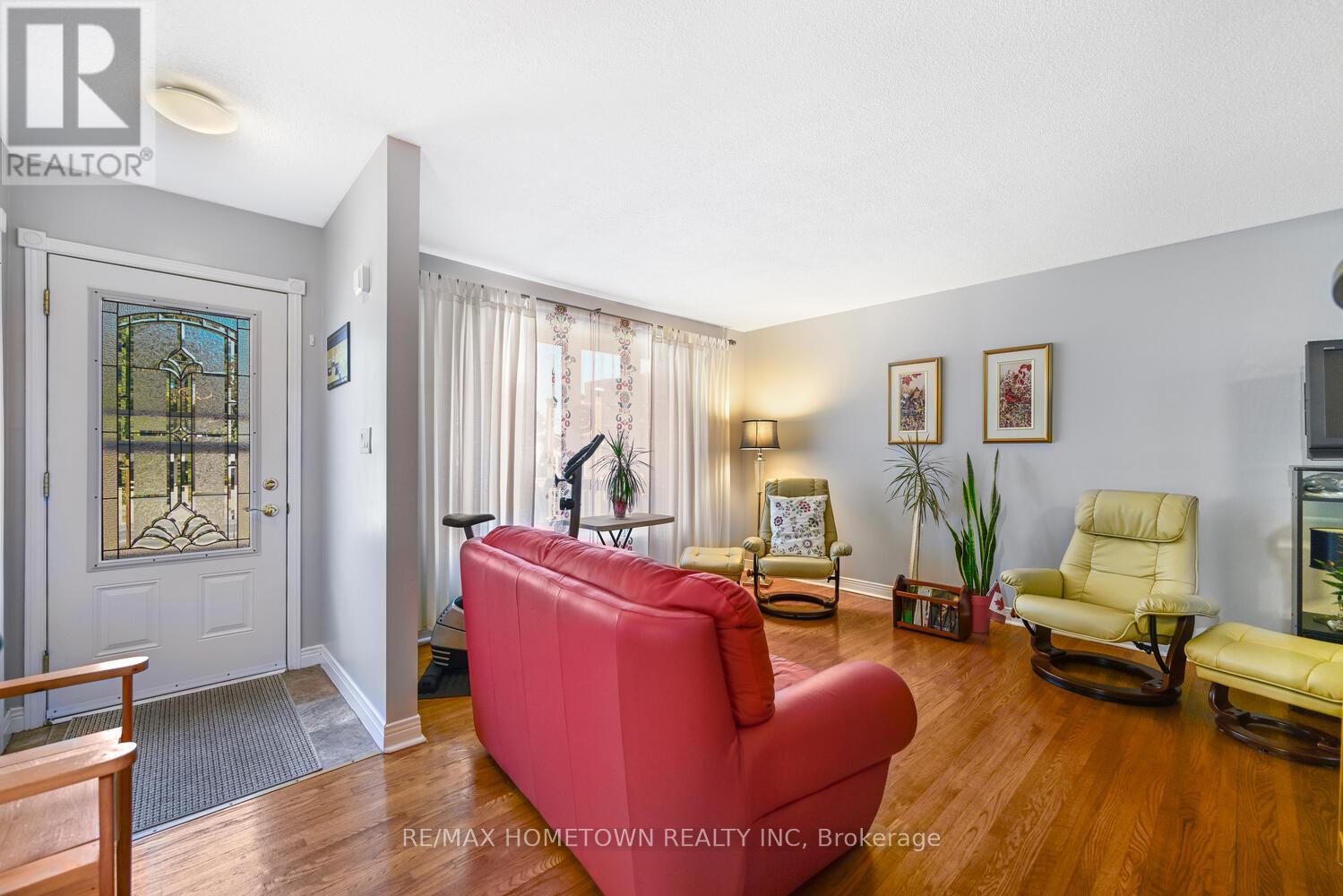 Photo 4 of 100 Windsor Drive, Brockville ON