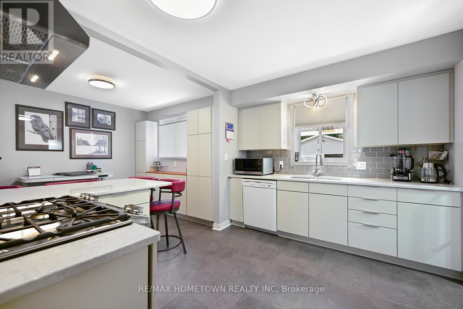 Photo 7 of 100 Windsor Drive, Brockville ON