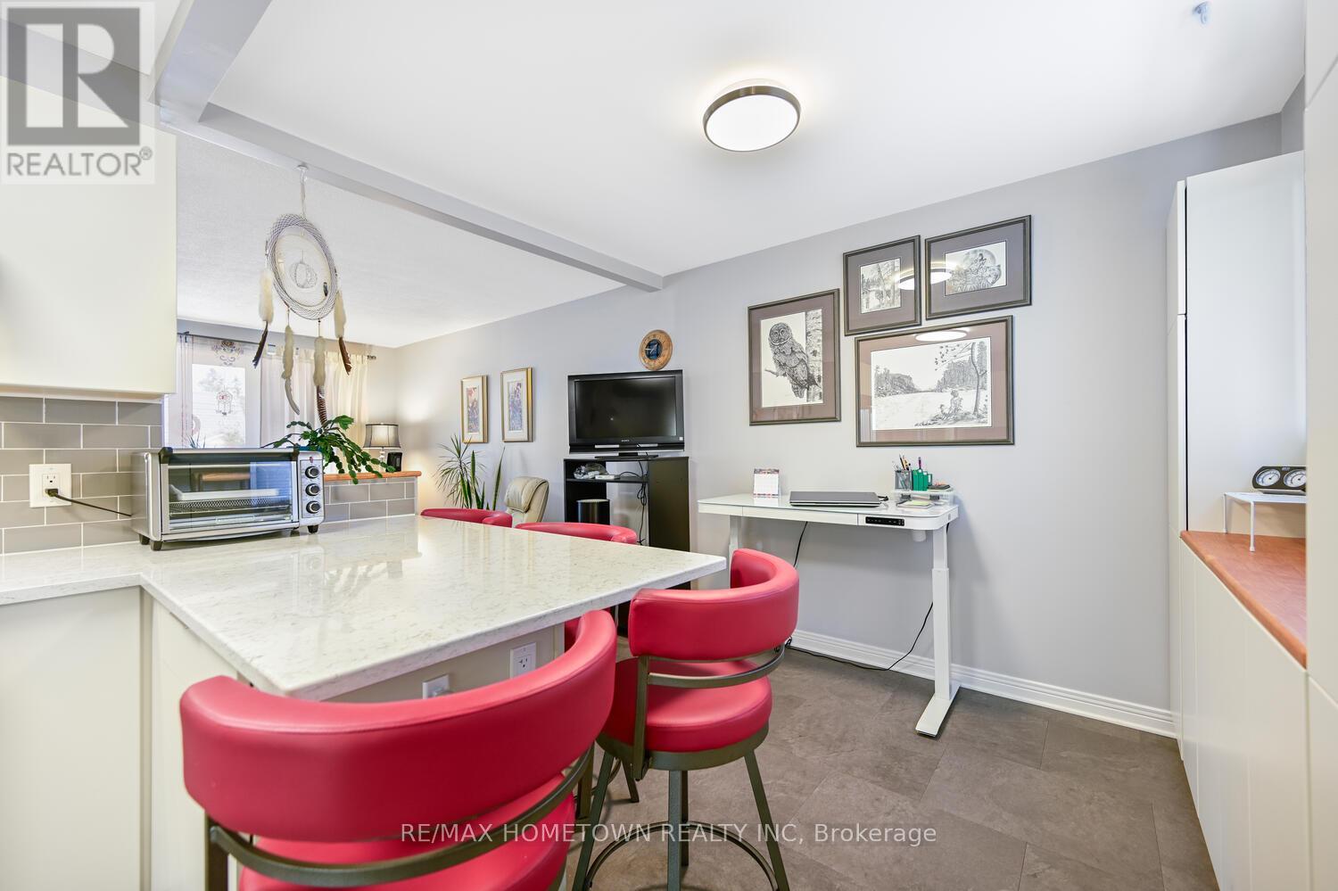 Photo 9 of 100 Windsor Drive, Brockville ON