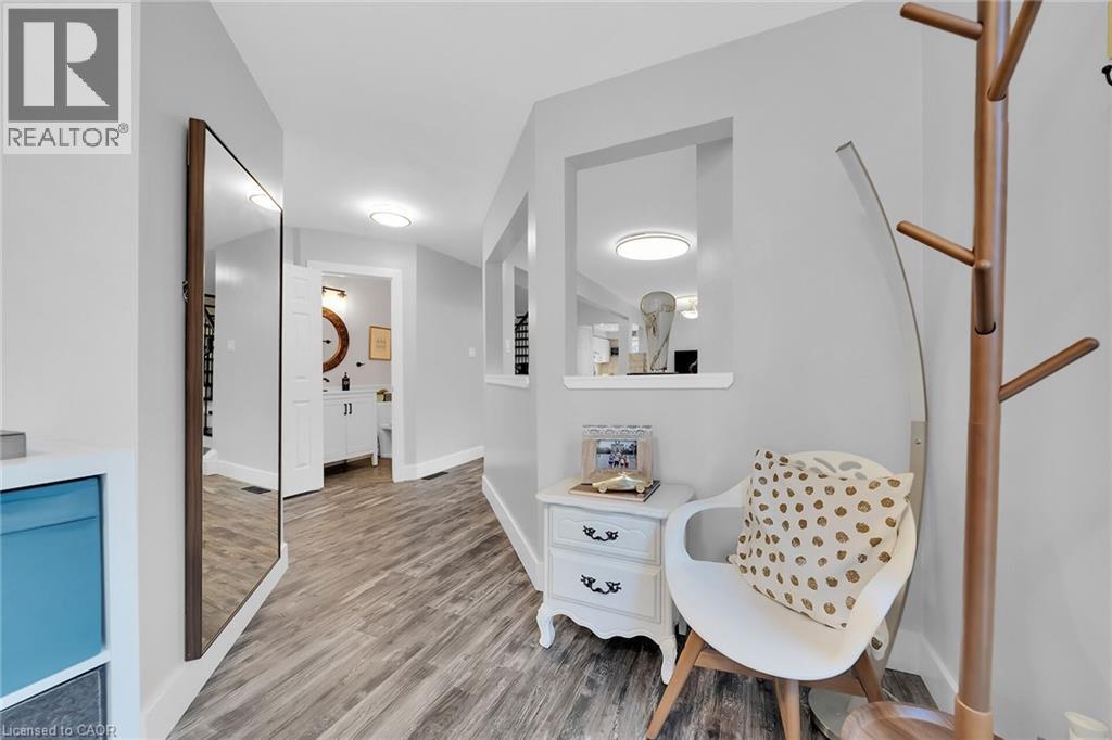 Photo 4 of 5129 Lampman Avenue, Burlington ON