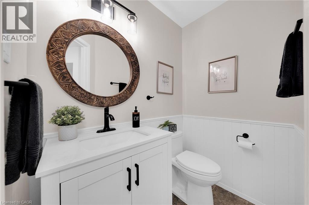 Photo 5 of 5129 Lampman Avenue, Burlington ON