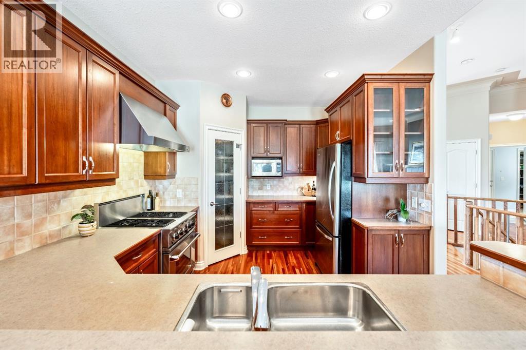 Single Family House Bungalow for Sale in  Simcoe Crescent SW Signal Hill Calgary 